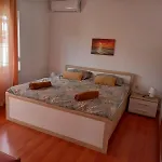 Ernesta *